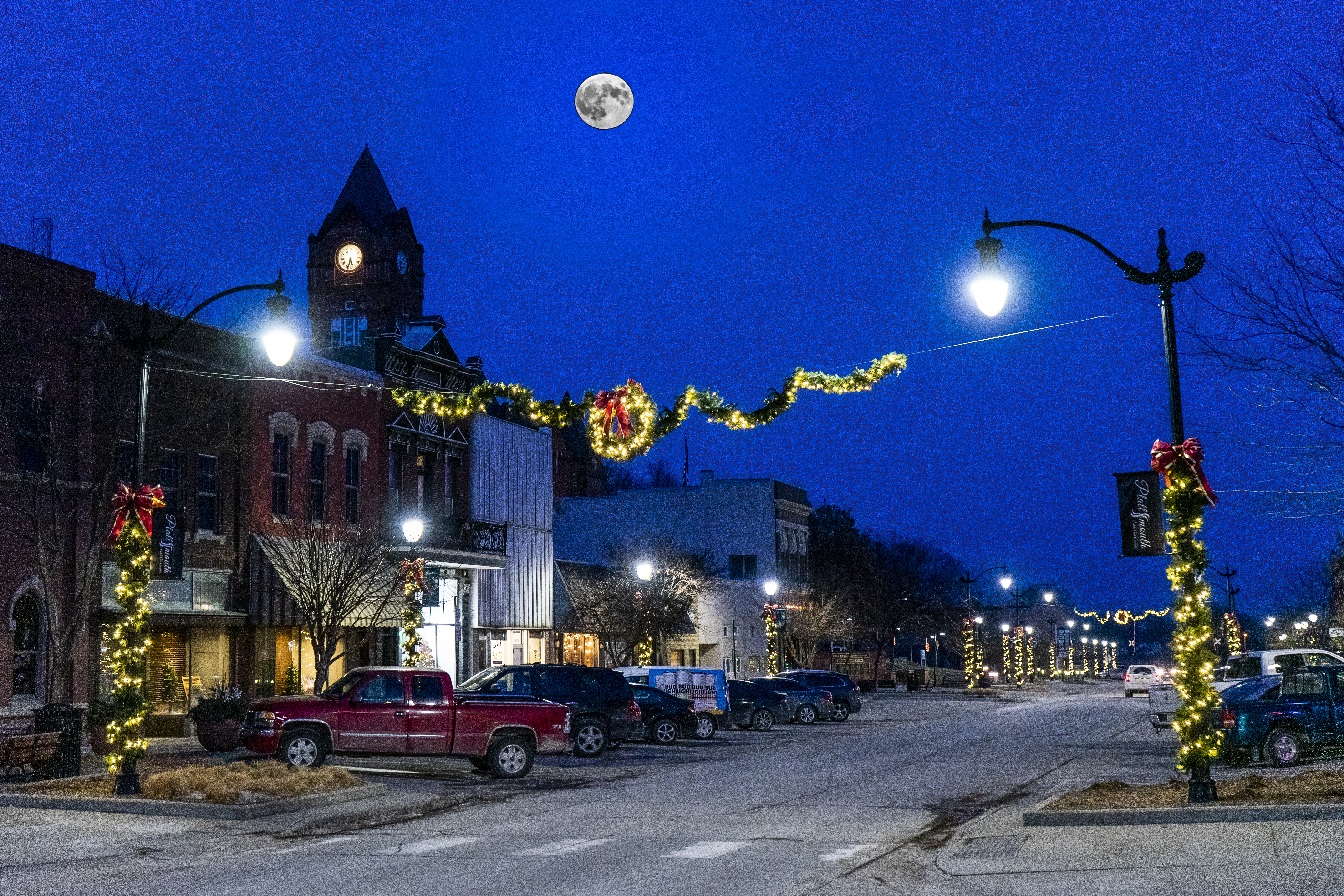 Greenery and Wreaths on lightpoles