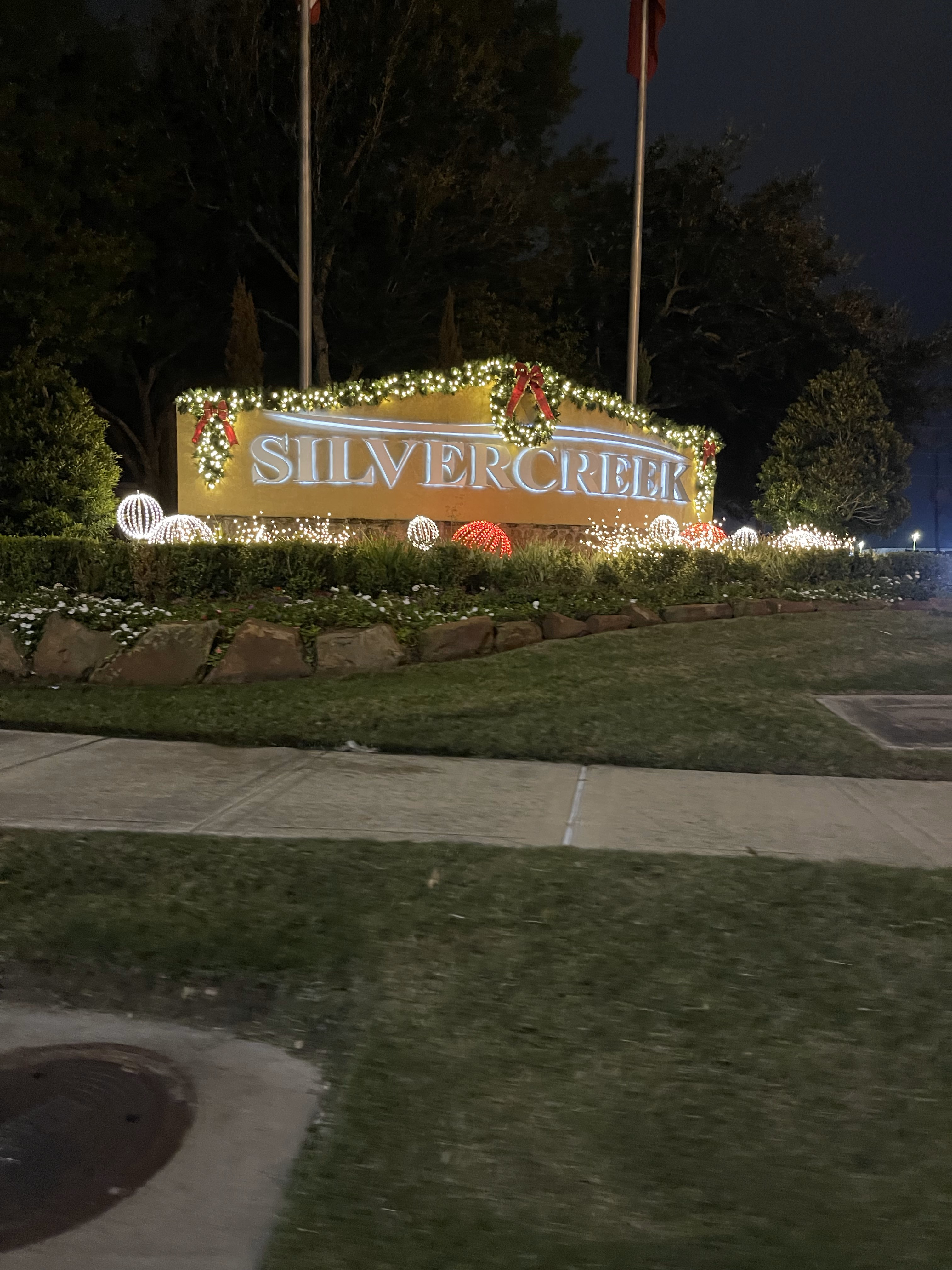 Holiday 2023, Entrance Monument