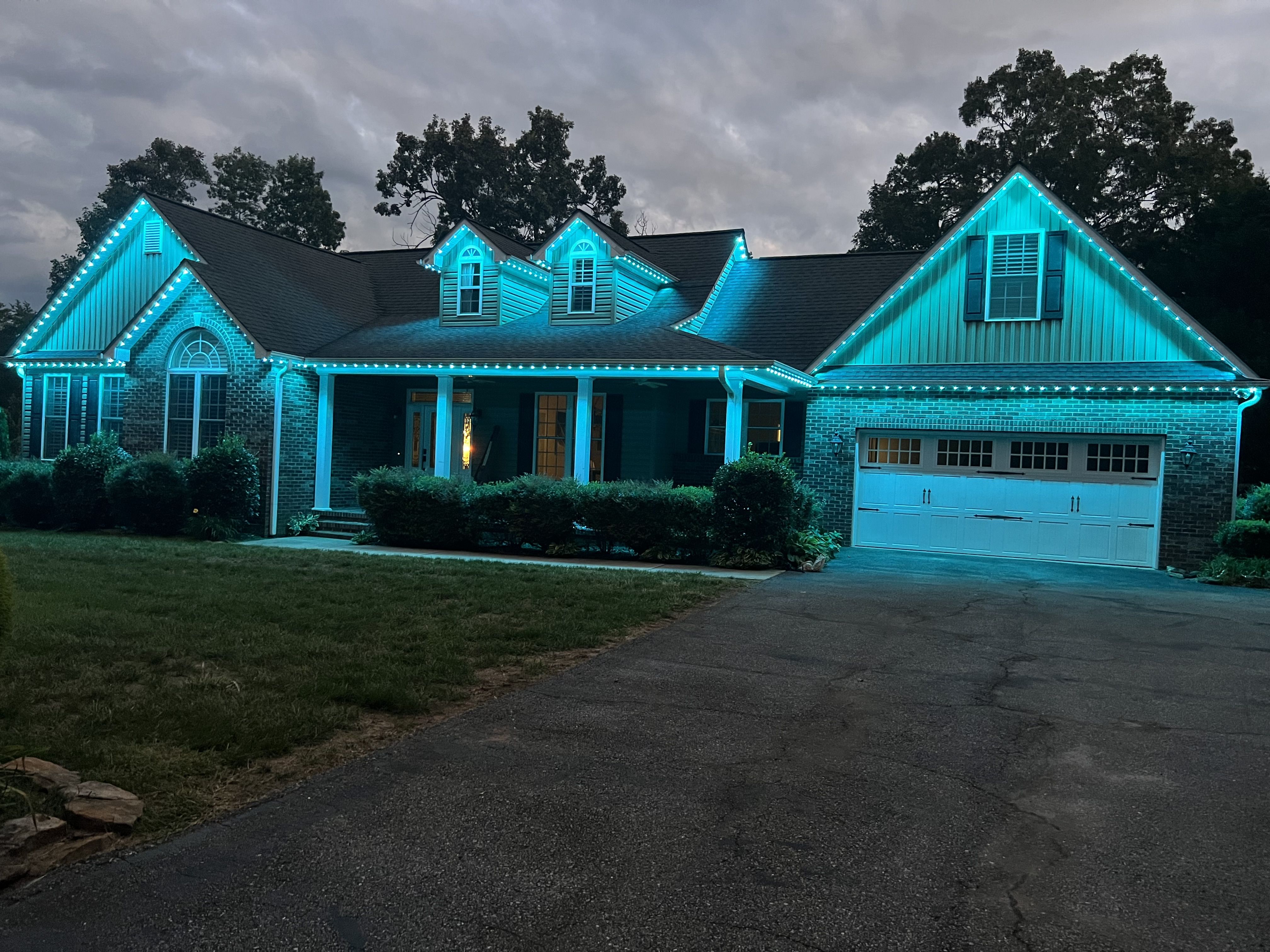 Permanent Roofline Color Changing Lights
