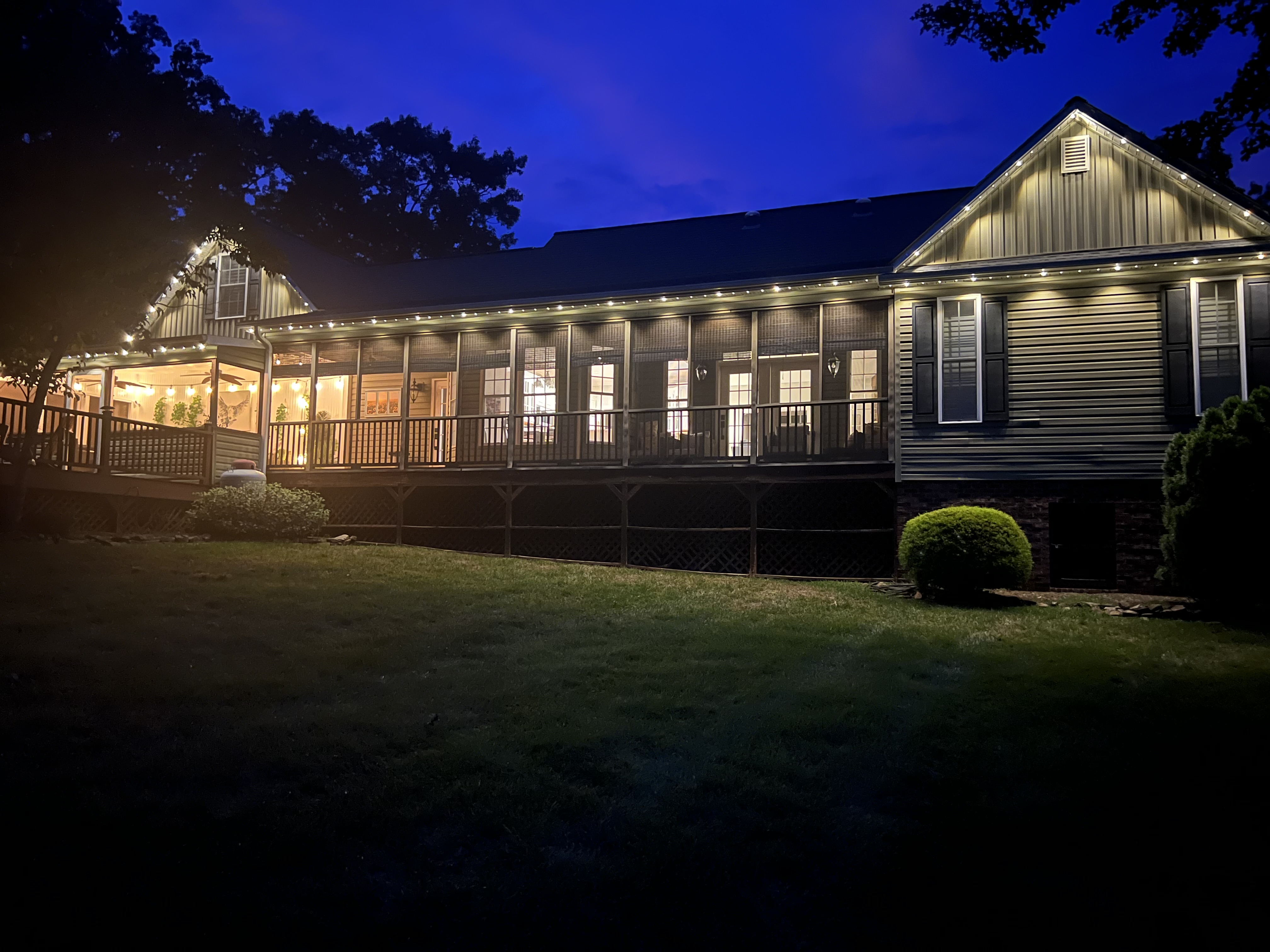 Architectural Warm White Highlights the Roofline