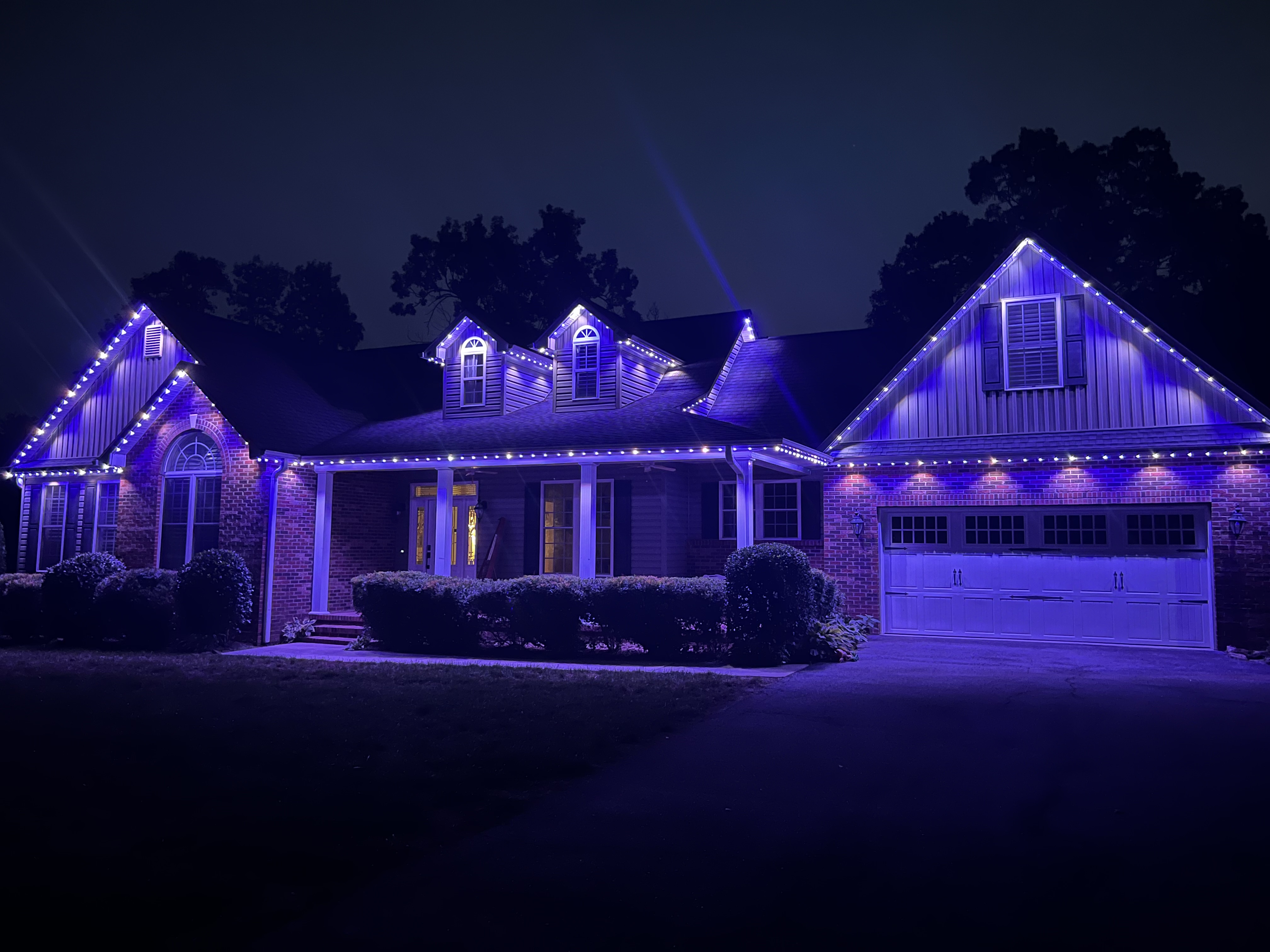 Permanent Roofline Lighting. We serve all of Lee and Collier Counties Florida